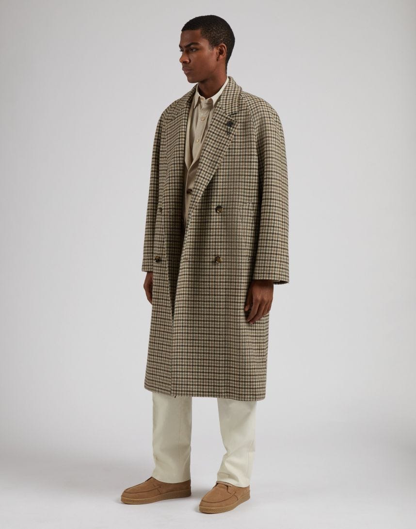 Wool cashmere fabric patterned double-breasted coat.