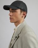 Cappello baseball in lana con disegno damier grigio-nero 3