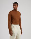 Hazelnut turtleneck in merino wool, silk and cashmere 2