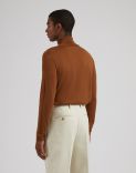 Hazelnut turtleneck in merino wool, silk and cashmere 4