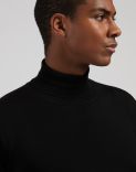 Black turtleneck in merino wool, silk and cashmere 5