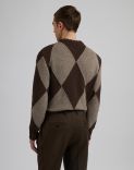 Tricot à col roulé marron avec marqueterie bicolore couleur noisette 4