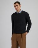 Black crew-neck plain knit sweater 2