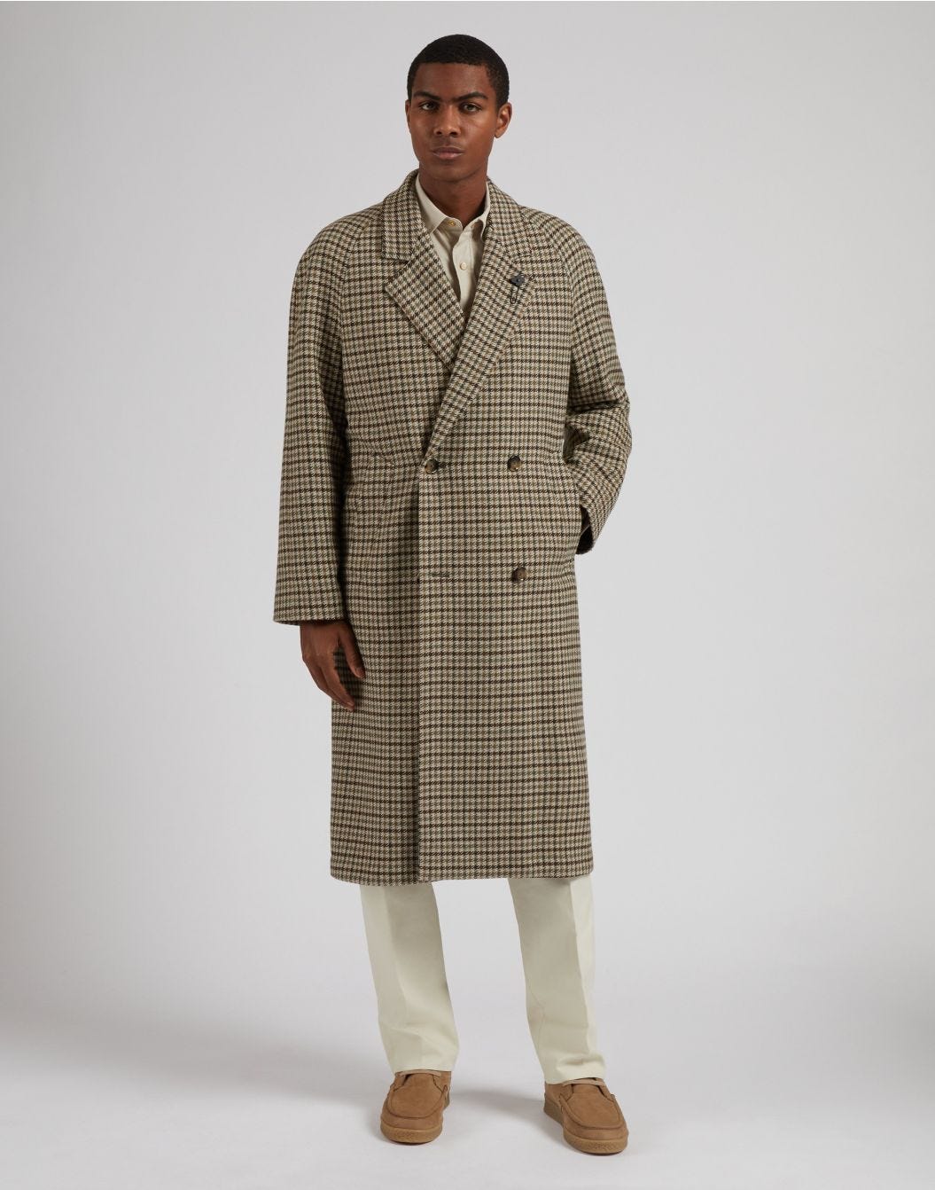 Wool cashmere fabric patterned double-breasted coat.