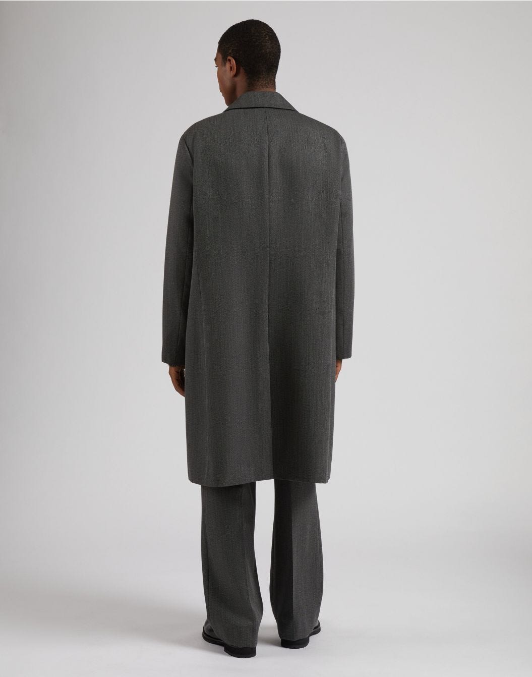 Grey single-breasted lined coat with a front placket