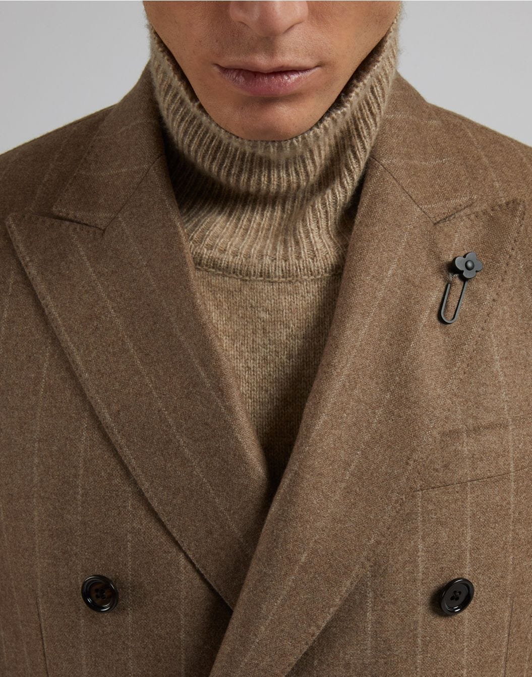 Special Line suit in natural-colour cashmere