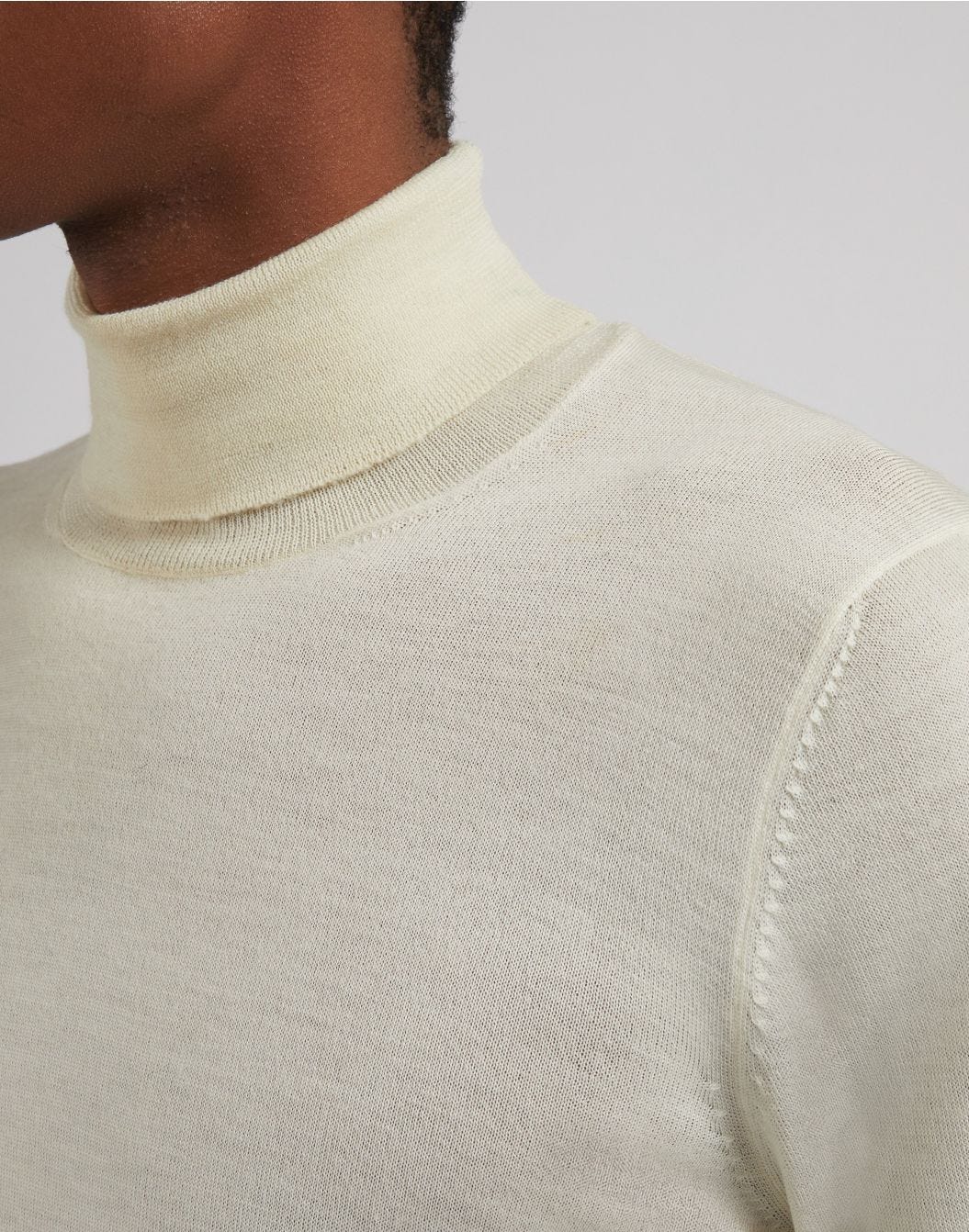 White turtleneck in merino wool, silk and cashmere