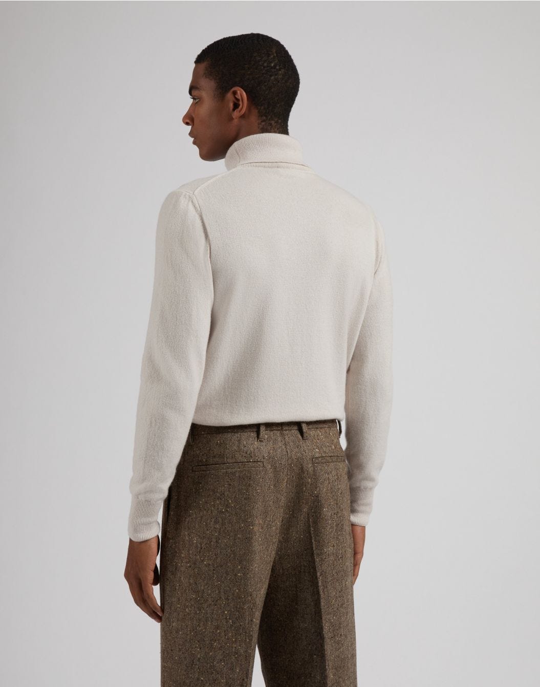 Beige turtleneck in Cariaggi count 100% pure cashmere