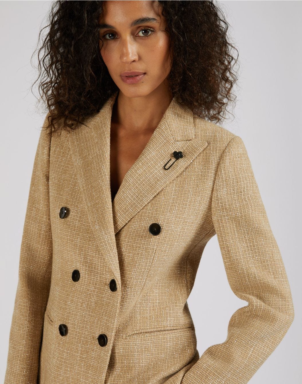 Giacca doppiopetto beige in tweed di misto lana