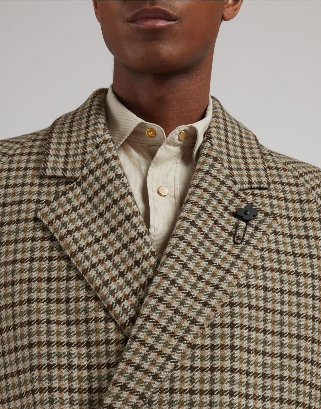 Wool cashmere fabric patterned double-breasted coat.