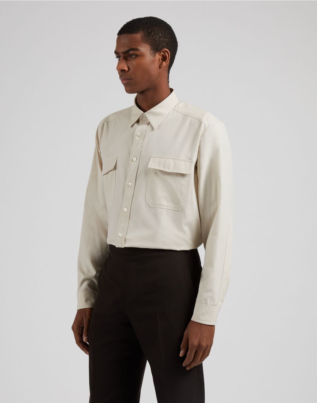 Chemise décontractée en sergé de coton à l'aspect délavé couleur crème