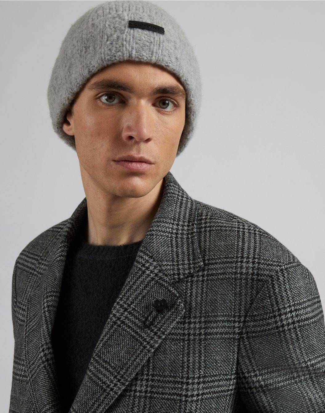 Grey hat in wool, cashmere and nylon yarn