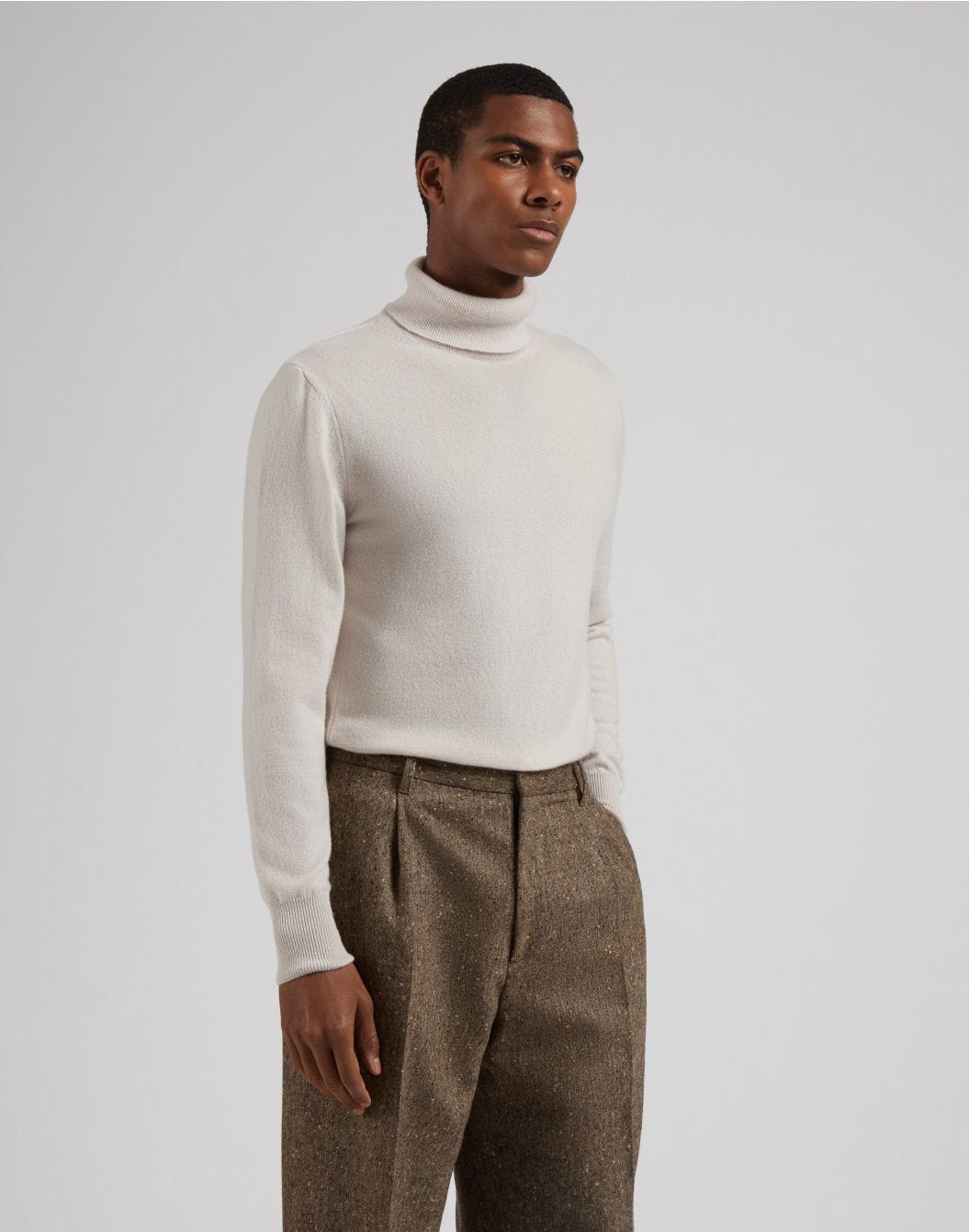 Beige turtleneck in Cariaggi count 100% pure cashmere