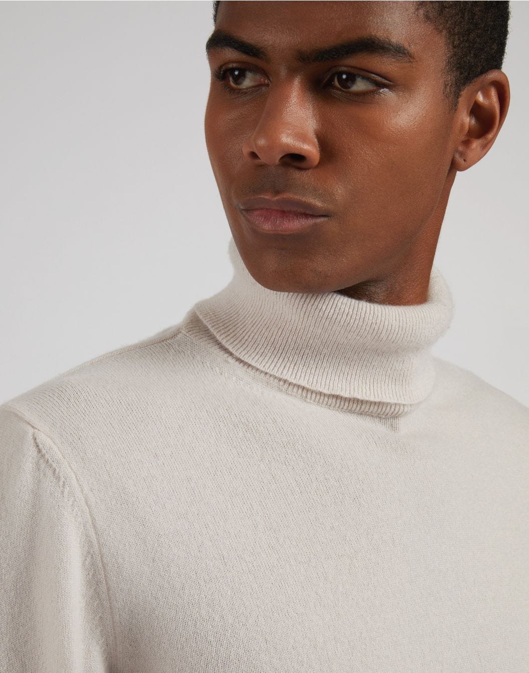 Beige turtleneck in Cariaggi count 100% pure cashmere