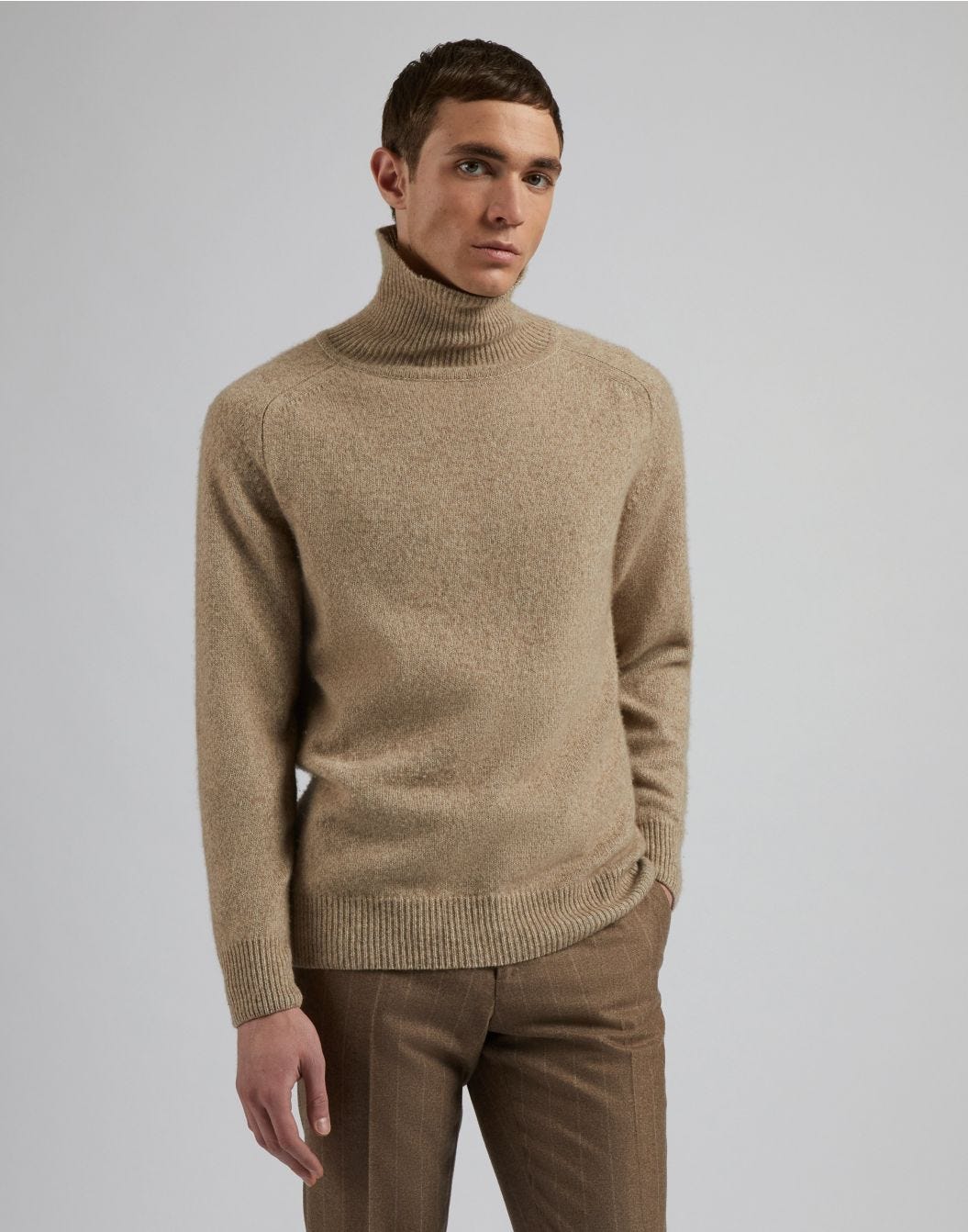 Beige turtleneck in 2/11 thread count Biagioli 100% pure cashmere