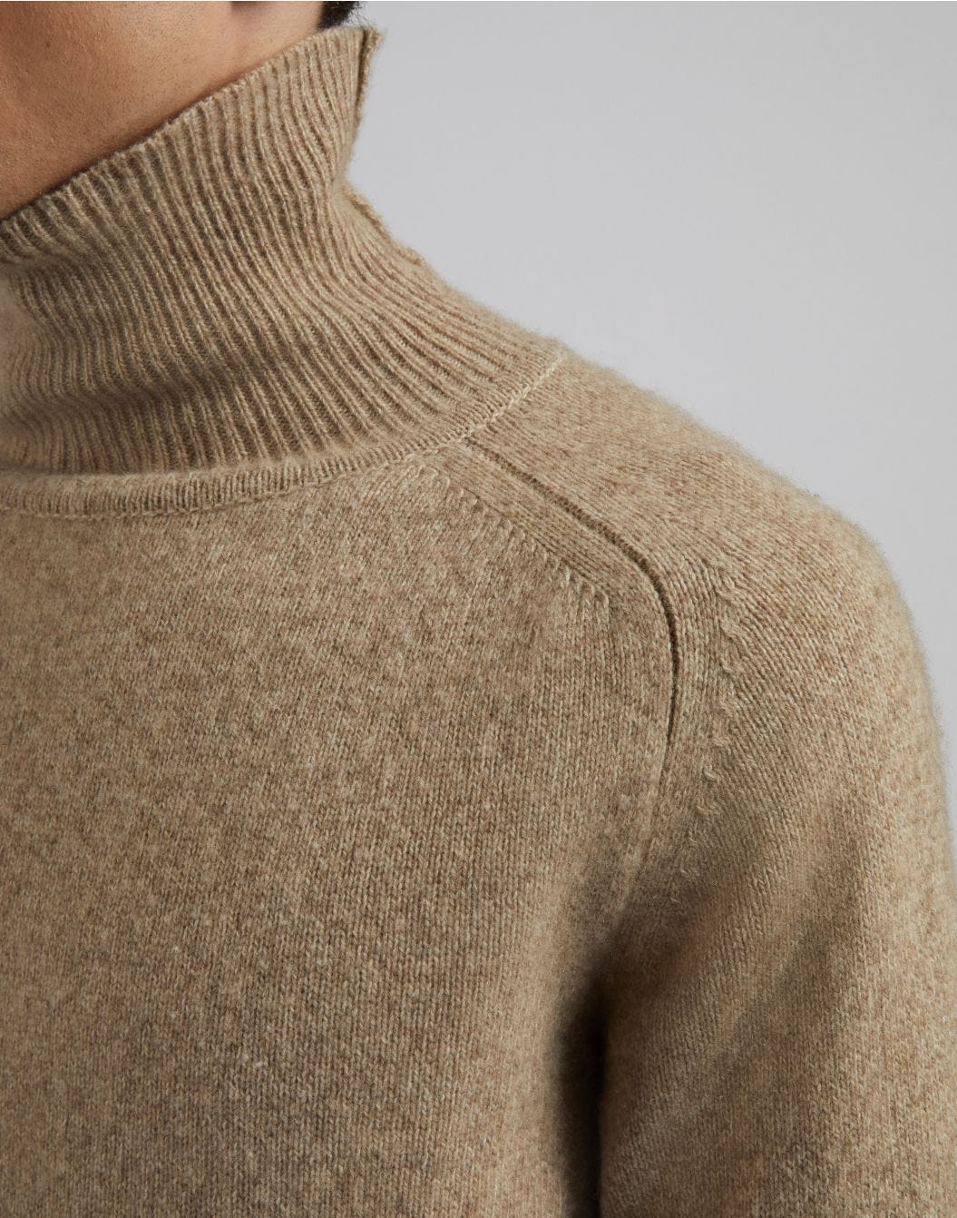 Beige turtleneck in 2/11 thread count Biagioli 100% pure cashmere