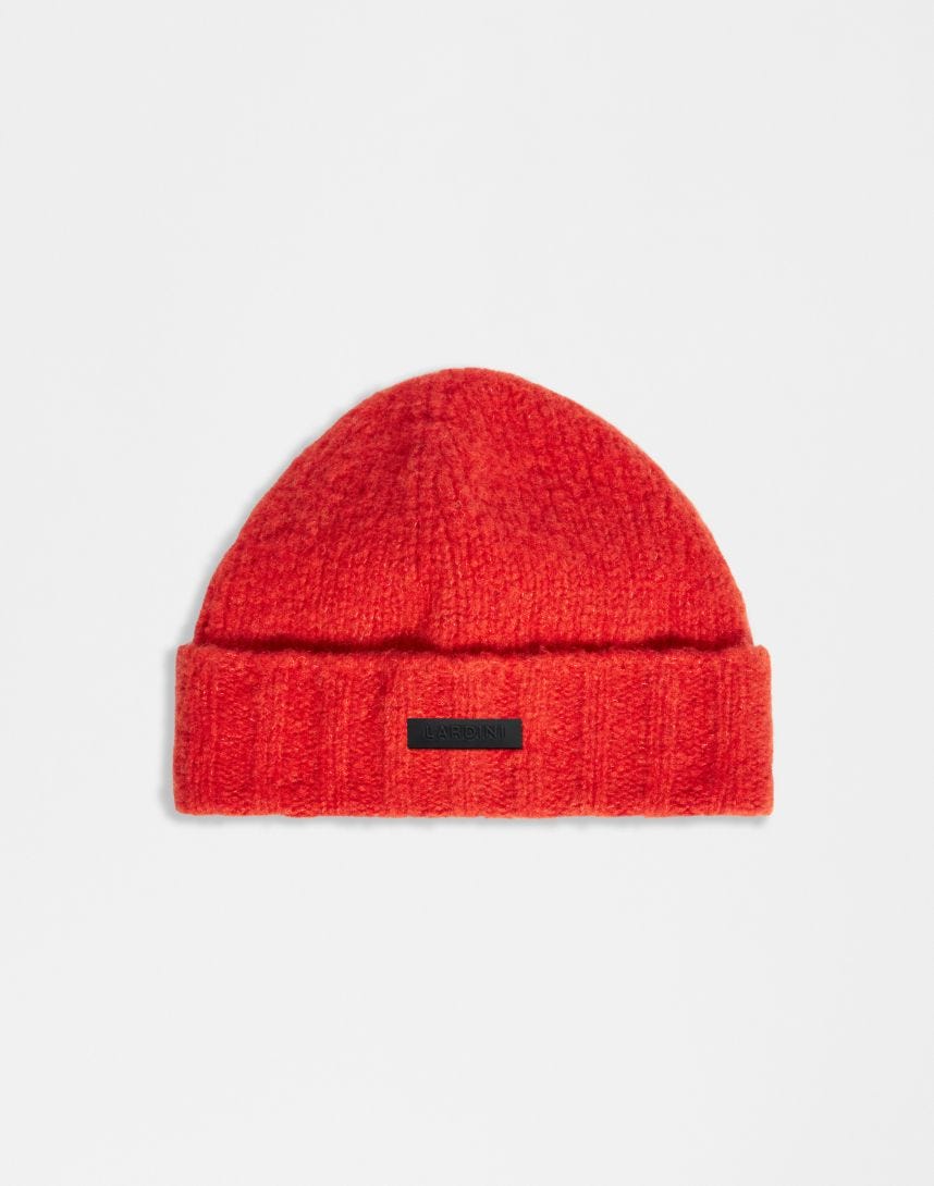 Red hat in wool, cashmere and nylon yarn