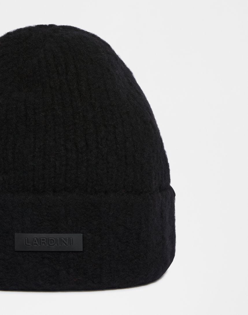 Black hat in wool, cashmere and nylon yarn
