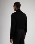 Black turtleneck in merino wool, silk and cashmere 4